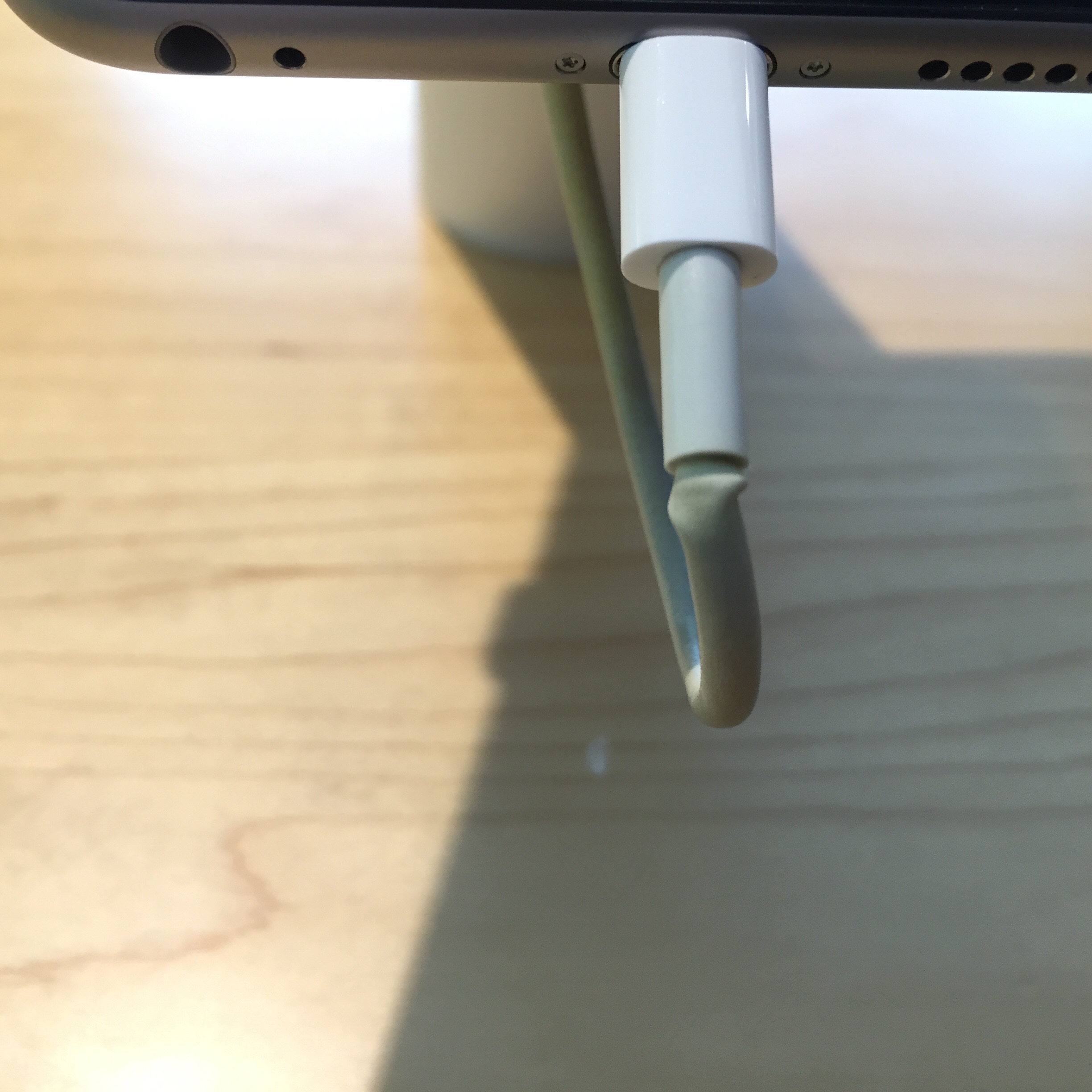 ปัญหาสายชาร์จของ Apple iPhone สิ่งที่พวกเขาไม่เคยบอก