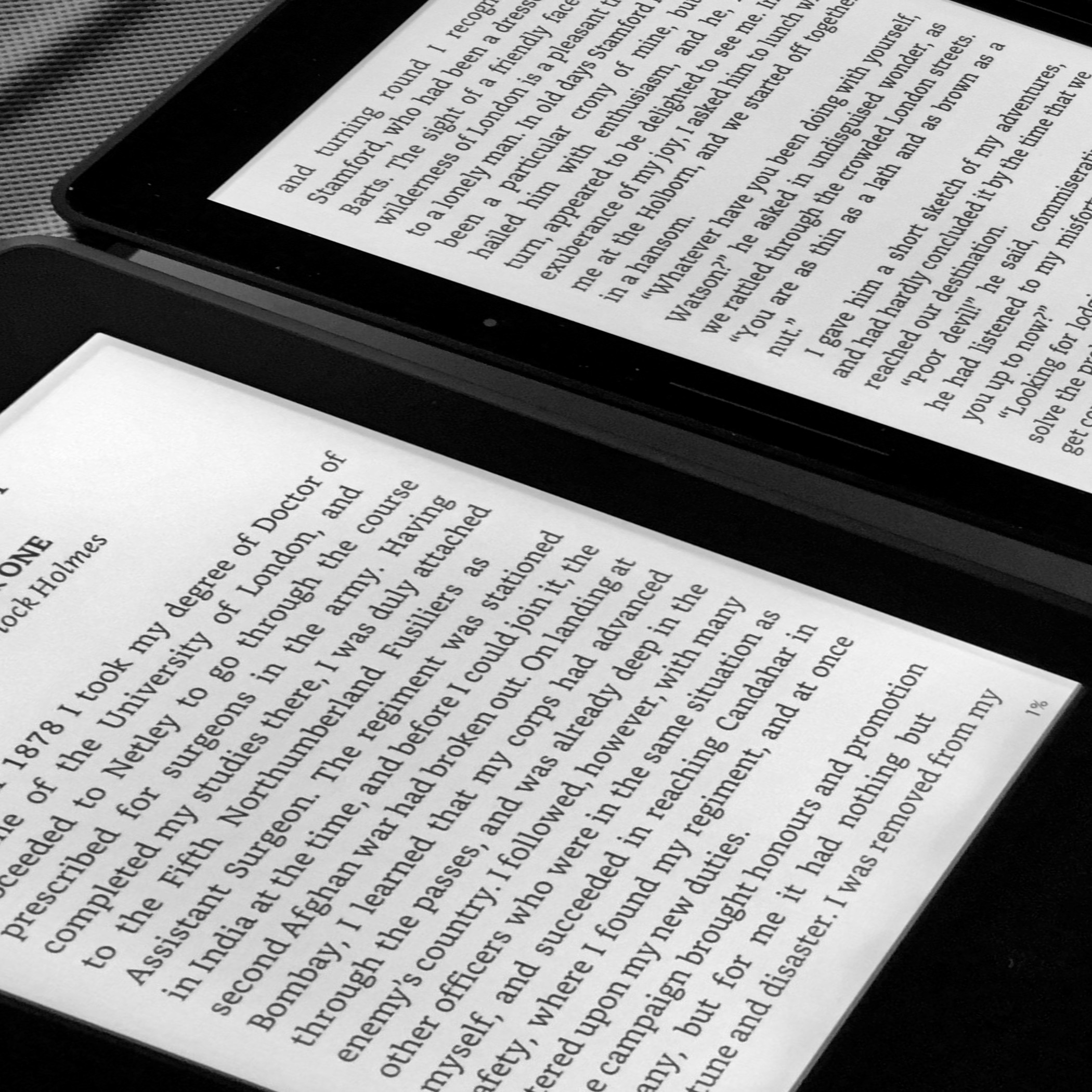 เทียบ Kindle Paperwhite (2015) กับ Kindle Voyage (2014)